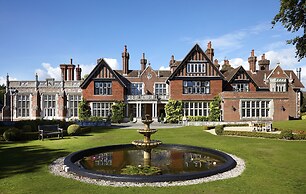 Macdonald Elmers Court Resort