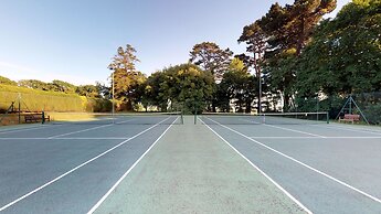 Macdonald Elmers Court Resort