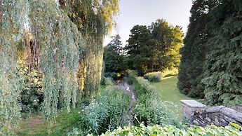 Macdonald Elmers Court Resort