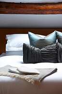 The Cross Foxes- Bar Grill and Rooms