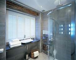 The Cross Foxes- Bar Grill and Rooms