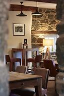 The Cross Foxes- Bar Grill and Rooms