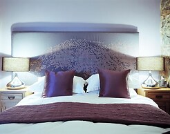 The Cross Foxes- Bar Grill and Rooms