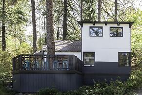 LOGE Leavenworth Riverside