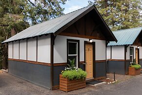 LOGE Leavenworth Riverside