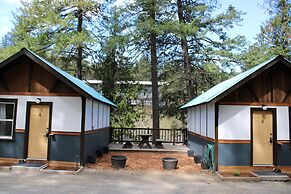 LOGE Leavenworth Riverside