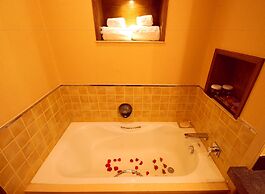 Lijiang Golden Path Hospitality