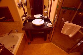 Lijiang Golden Path Hospitality