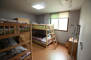 Miso Guesthouse - Hostel