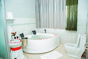 Five to Five Hotel