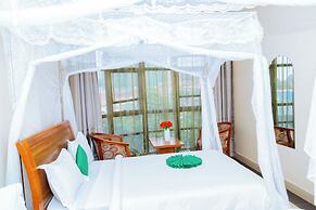 Five to Five Hotel