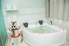 Five to Five Hotel