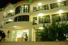 Five to Five Hotel