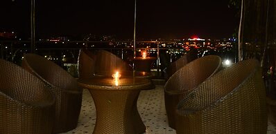 Five to Five Hotel