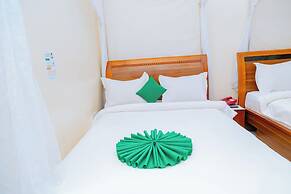Five to Five Hotel