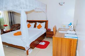 Five to Five Hotel