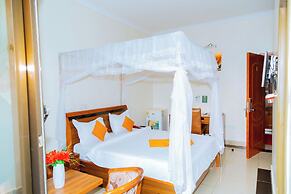 Five to Five Hotel