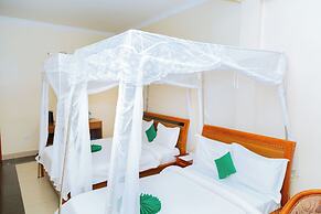 Five to Five Hotel
