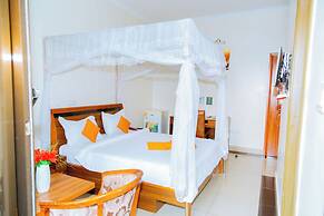 Five to Five Hotel
