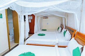 Five to Five Hotel