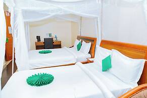 Five to Five Hotel