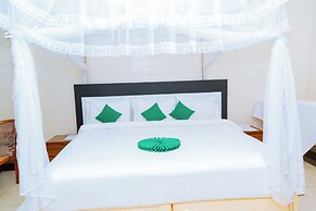 Five to Five Hotel