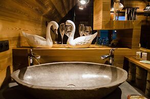 AquaLodge