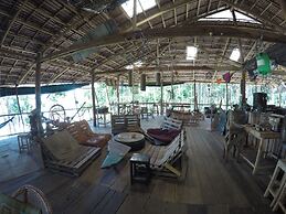 Driftwood Hostel and Bungalows