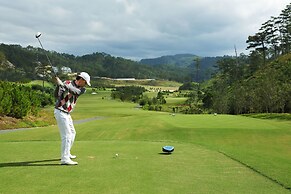 SAM Tuyen Lam Golf & Resorts