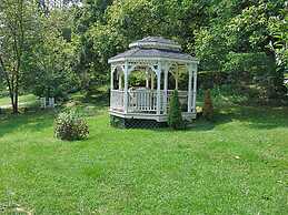 Frog Hollow Bed and Breakfast