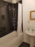 Bathgate Contractor and Business Apartment