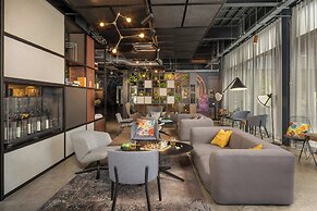 MOXY London Heathrow Airport