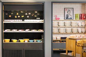 MOXY London Heathrow Airport