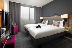 MOXY London Heathrow Airport
