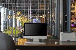 MOXY London Heathrow Airport