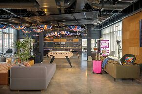 MOXY London Heathrow Airport