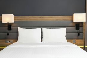 MOXY London Heathrow Airport