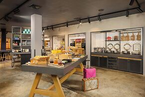 MOXY London Heathrow Airport