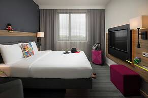 MOXY London Heathrow Airport