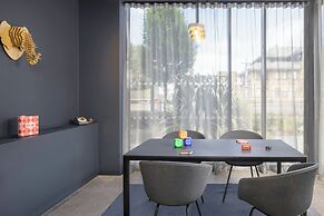 MOXY London Heathrow Airport