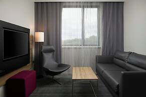 MOXY London Heathrow Airport