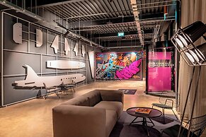 MOXY London Heathrow Airport