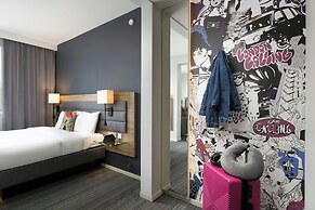 MOXY London Heathrow Airport