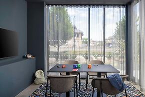 MOXY London Heathrow Airport