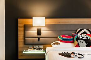 MOXY London Heathrow Airport