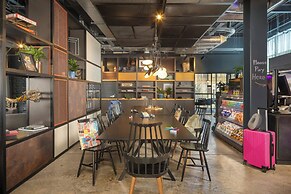 MOXY London Heathrow Airport