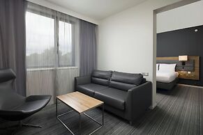 MOXY London Heathrow Airport