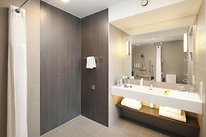 MOXY London Heathrow Airport