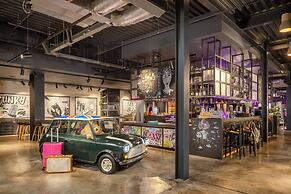MOXY London Heathrow Airport