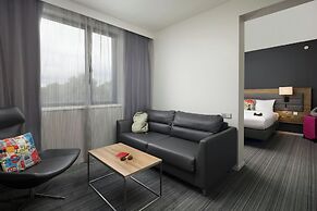 MOXY London Heathrow Airport